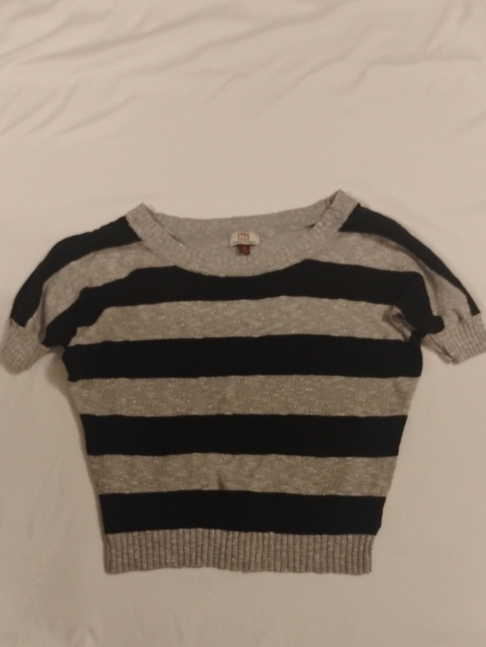 5/$15 Vintage Medium l.e.i. black and grey striped short-sleeve sweater